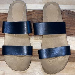 Universal Thread Sandals